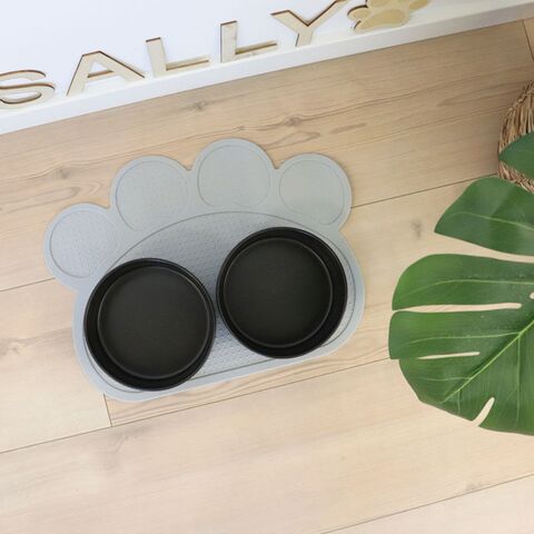 Poteformet Spiseunderlag I grå underlag sammen med Ollipet Cooper keramikskål