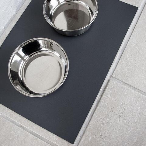 Hunter Madskål i rustfrit stål på SEJ Design Stilrent spiseunderlag i grå