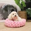 Ollipet Nordic Knitted Bed I Lyserød Sally vejer ca. 7 kg.